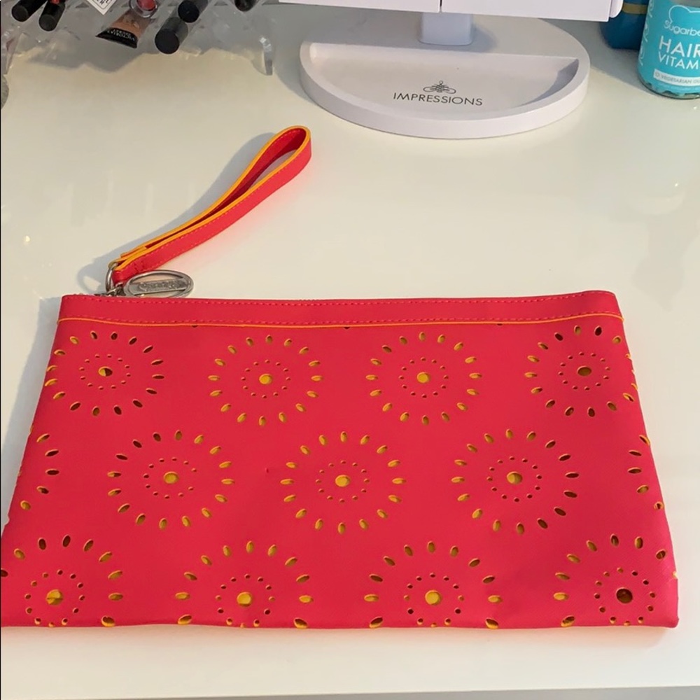 Beach clutch/wristlet